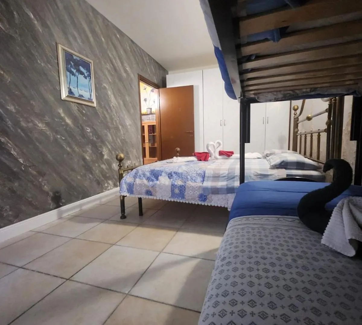 Aparthotel Appartamenti Simone Solferino Pozzo Catena Italien
